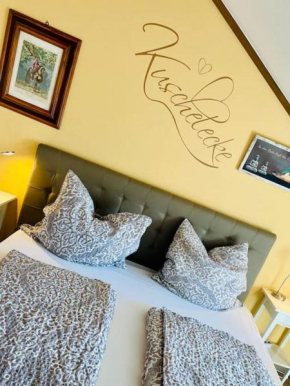 FeWo 58 - Appartement im Rottalblick - Helle Kuschelecke genießen mit Bademantelgang zur Therme, TV und persönlichem Gästeempfang von Astarte Estate